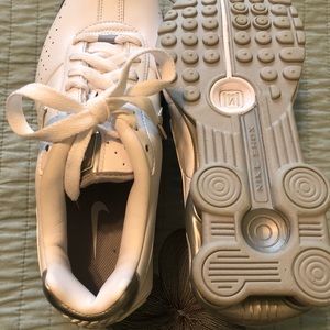 Nike Shox Classic ll #343907 111, White/Silver, Like New, Size 9